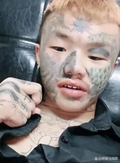 20年14岁少年满脸纹身被父亲赶出家门,找不到工作,现在如何了