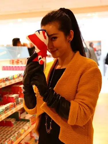 李冰冰助阵奥运伦敦街头穿出极致英伦风