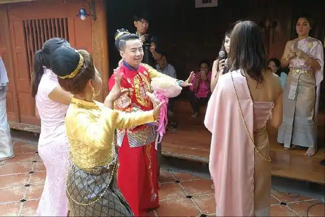 这个中国小伙不简单,娶到貌美如花的泰国新娘