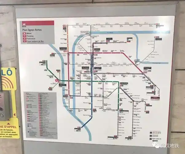 图"的灵感来自法国里昂的一张轨道交通图:上面不仅标明了地铁线路走向