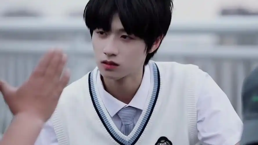 【朱志鑫】《回答》05年高中生心动狙击_哔哩哔哩_bilibili