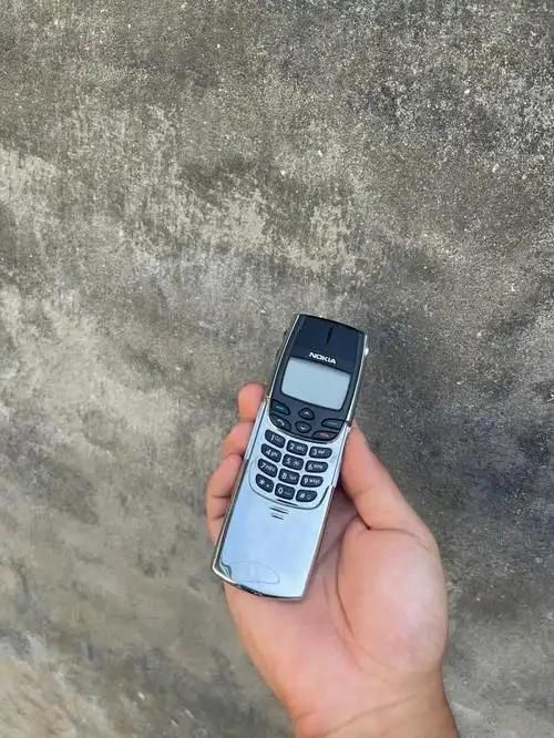 诺基亚8810滑盖手机