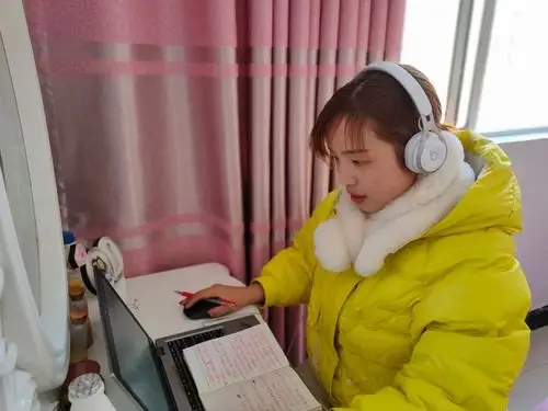 一线教师化身"网络主播",郑州107中"空中课堂"开讲啦!