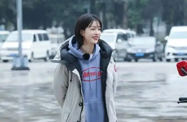 曾同是嘉行艺人,为何热巴越来越红,李溪芮却一直不瘟不火?