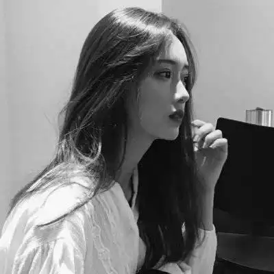 黑白女头像伤感高冷丧黑白系超酷女头
