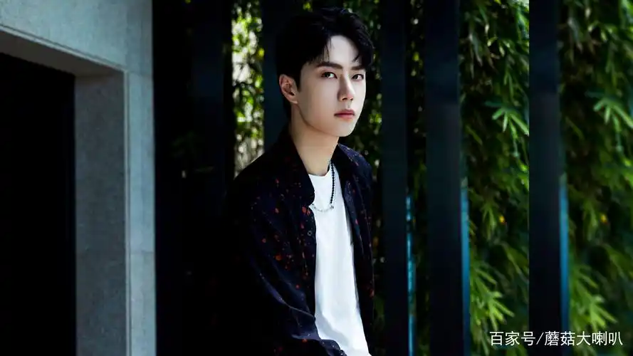 王一博一人分饰俩角《街舞》水舞台燃爆现场,《快本》呆萌游戏王