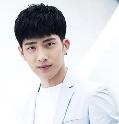 方脸适合的短发发型男士 男士适合方脸的短发发型(2)