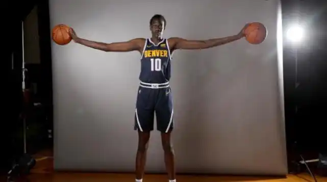 一月份掘金尝试将波尔-波尔送往活塞,他甚至都无法通过体检,导致交易