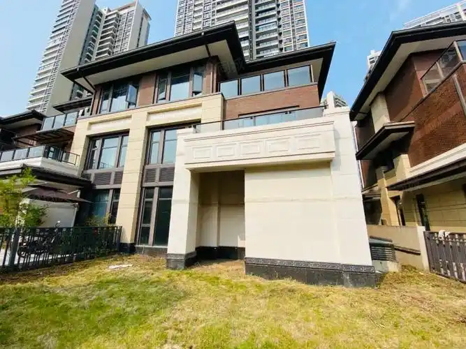 保利中央公园(别墅)4室2厅5卫233㎡南408万