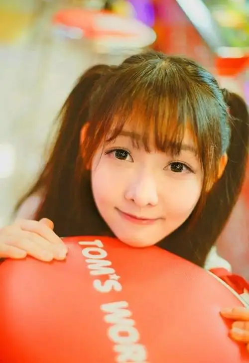 双马尾女生电玩城清纯俏皮唯美写真