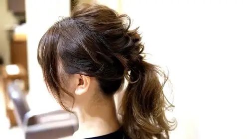 服务升级 2时尚编发:头发这样扎,简单时尚不失女人味,赶快学起来吧