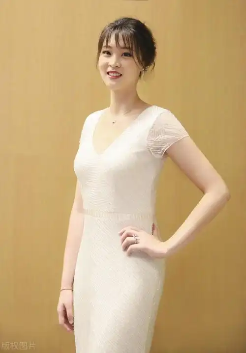 中国女排前队长惠若琪,近看她漂亮了