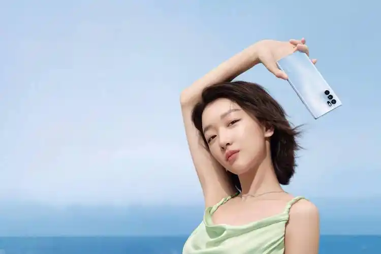 影后周冬雨实力打callopporeno6系列正式官宣