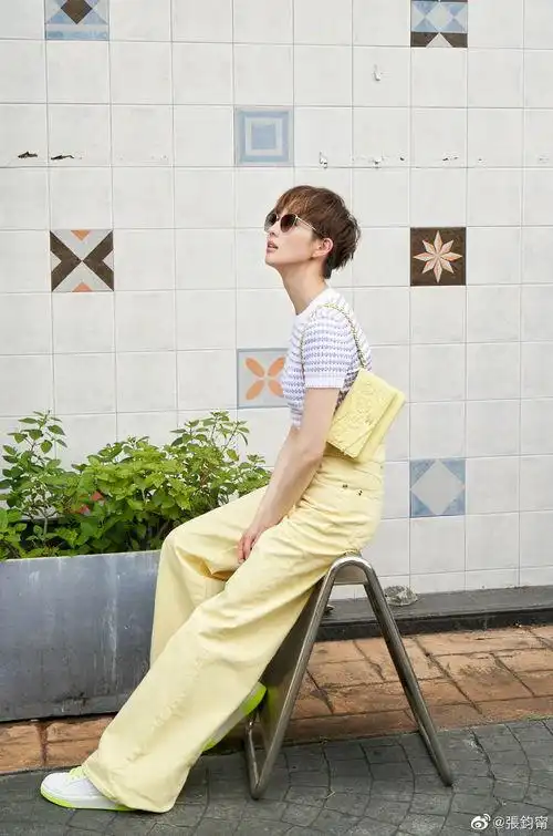 夏天短发怎么搭配衣服