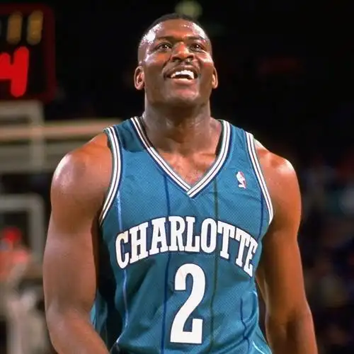 篮球2号球衣是谁呢?