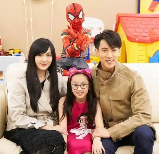 吴尊的妻子,正是他的初恋林丽莹,二人相守相伴多年,经历过高低起伏