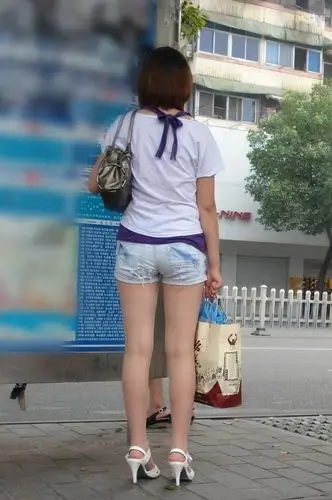 街拍美女美腿 这个夏天把美腿进行到底(美腿系列一)(2)_温州视线