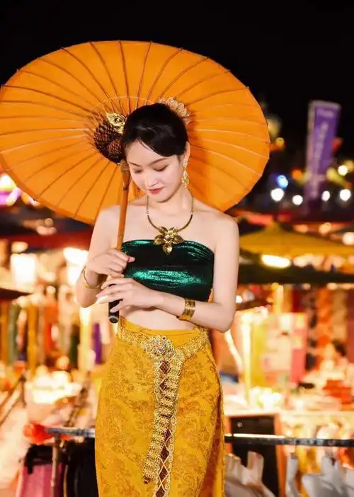 去到云南边境城市拍一组傣族写真遍地都是傣族美女