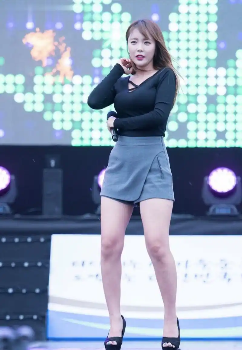 洪真英  黑色鱼嘴鞋美腿玉足合集