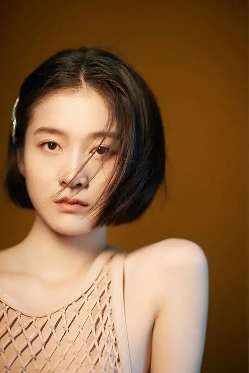 张雪迎 短发.jpg