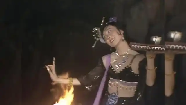 三人的完美配合,成功演活了黑狐精,黑狐精也成为了西游记里最性感