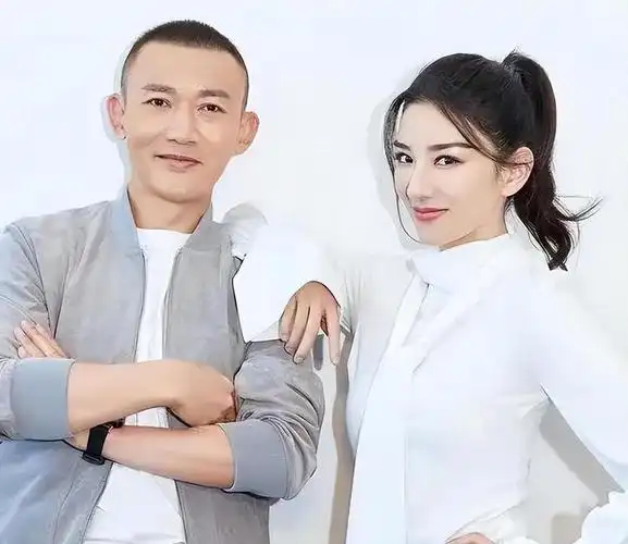 "渣男收割机"黄奕,被第一任骂,送第二任入狱,现在如何了