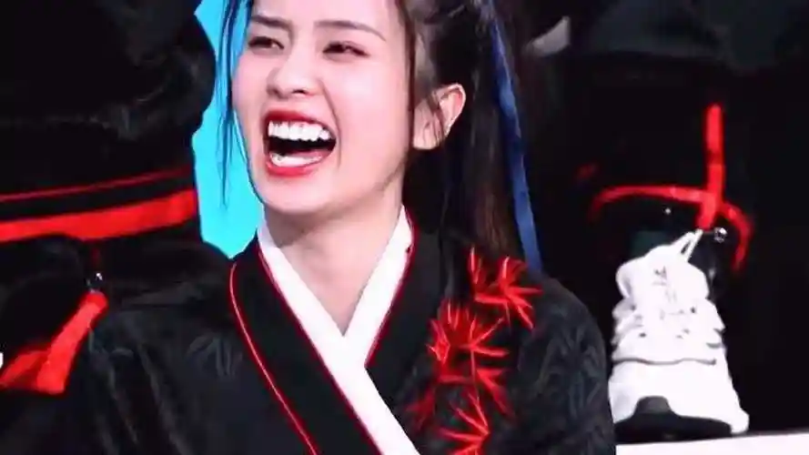 看完白鹿这大笑的样子,原谅我真的憋不住了!