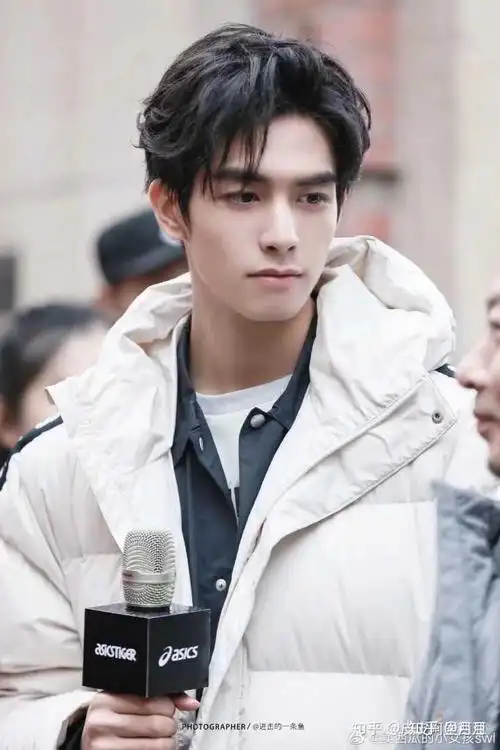 抛开气质光凭长相你认为最帅的国内男明星是谁?