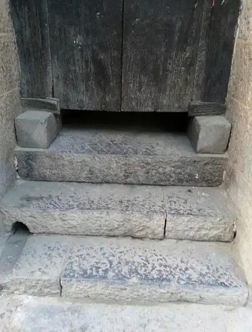 对于这个台阶的数量,在古代也是有着明确的讲究.