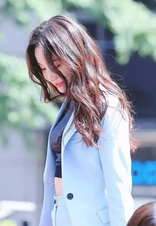 李妍雨,她是李敏镐的绯闻女友,更是韩国女团的颜值"天花板"