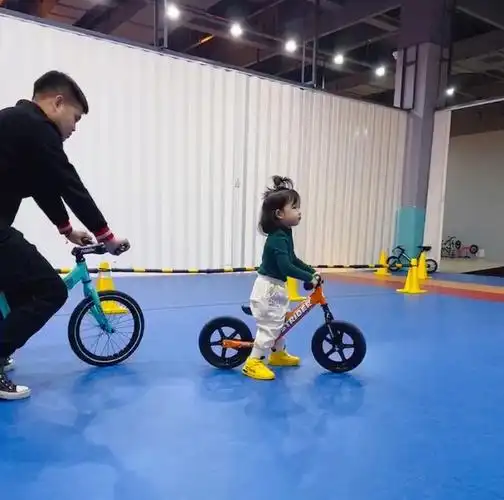 心儿宝贝 #平衡车97 !_平衡车_心儿宝贝_萌娃_宝宝日常