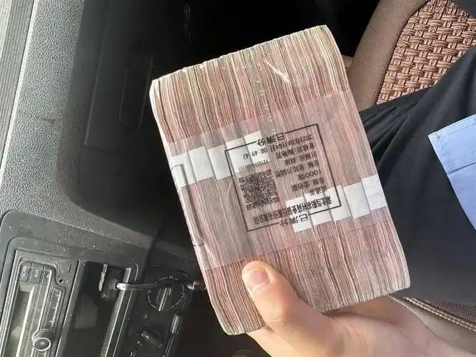 路拾10万元现金当阳外卖小哥主动报警