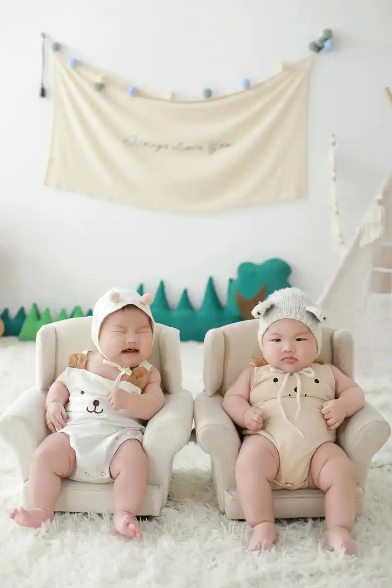 百天留念.#龙凤胎 #宝宝百天照 百天留念0606姐姐全程都 - 抖音