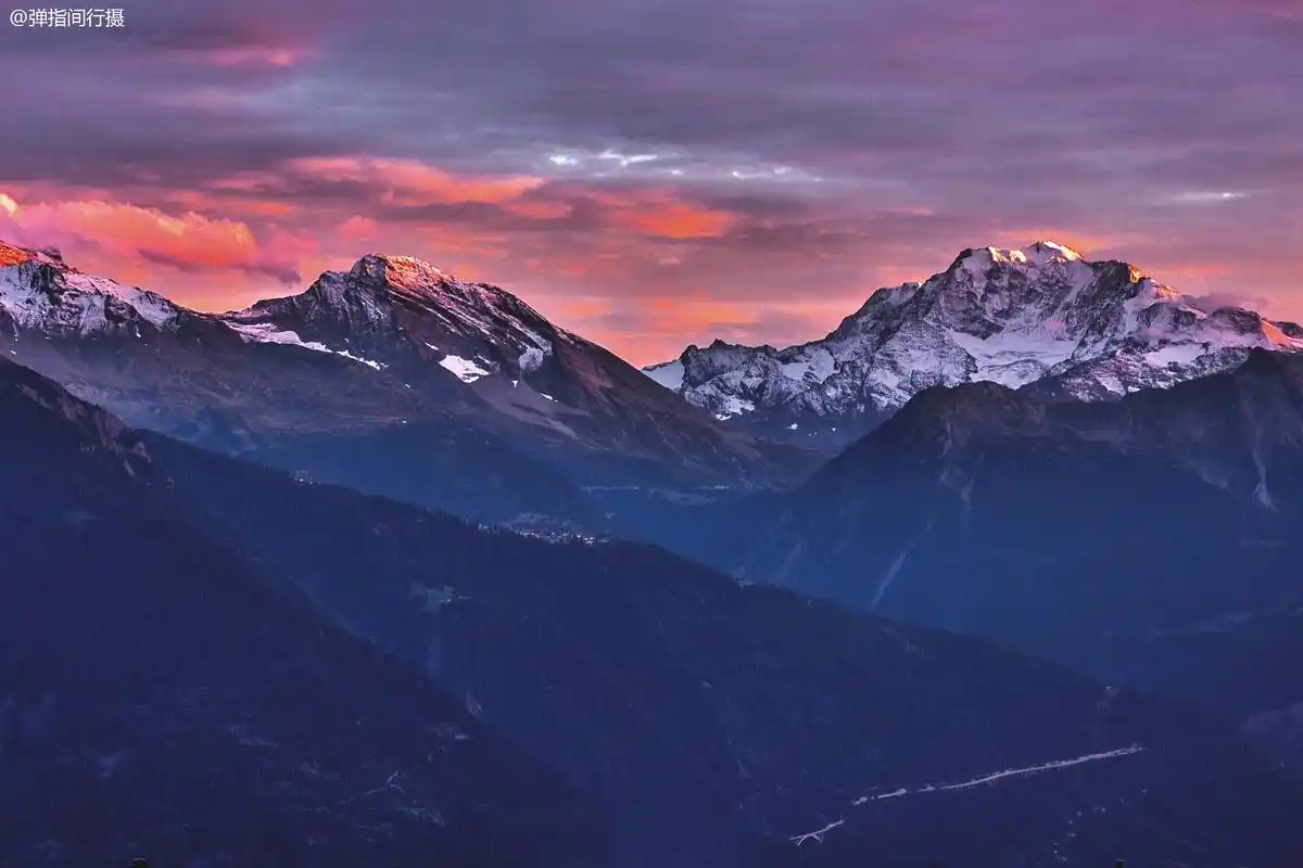 瑞士隐世小山村,位于阿尔卑斯山麓,坐享壮美雪山和日落胜景