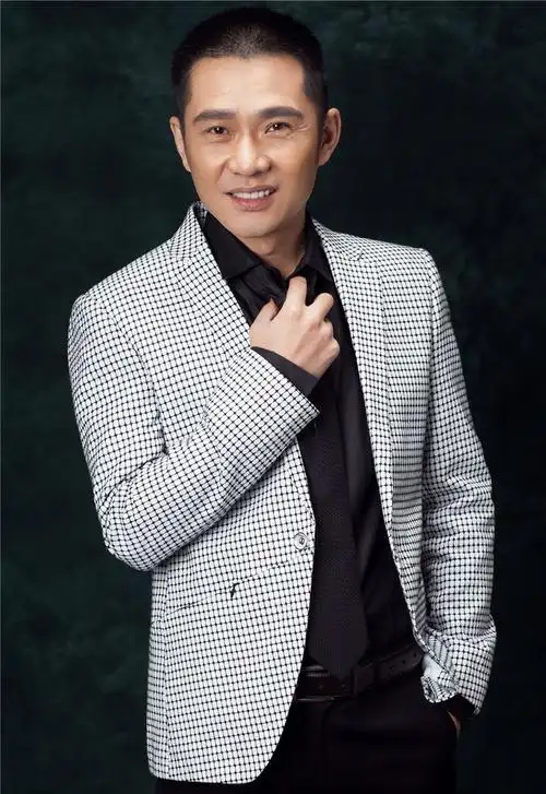 著名演员任帅:戏红人不红,将平凡妻子当成宝