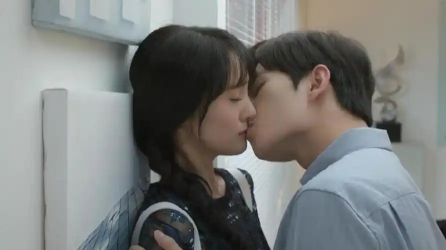 《奋斗》当中,夏琳和陆涛他们两个人,就属于一见钟情,虽然最后经历了