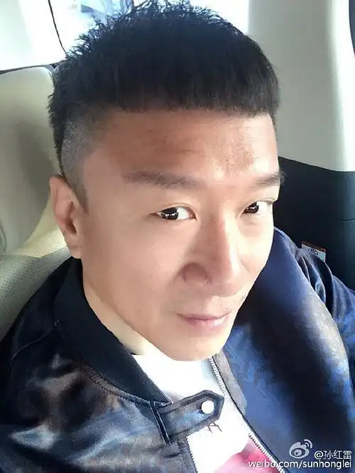 大家觉得最迷人的小眼睛男艺人是谁?