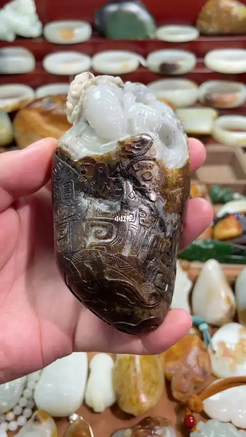 新疆和田籽料锦灰堆大摆件