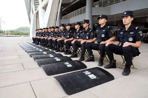 特保大队开始招募保安员,主要是担负演唱会,足球赛等大型活动警卫任务