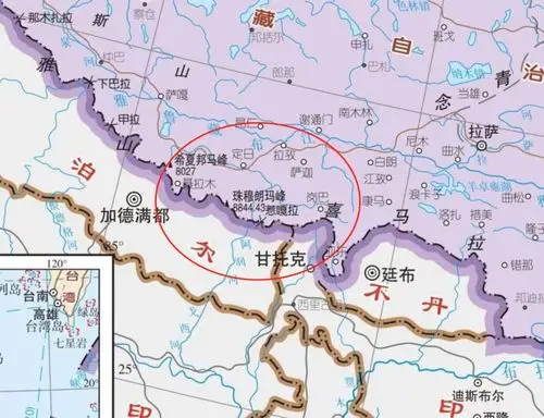 珠穆朗玛峰就在中国与邻居尼泊尔交界上.