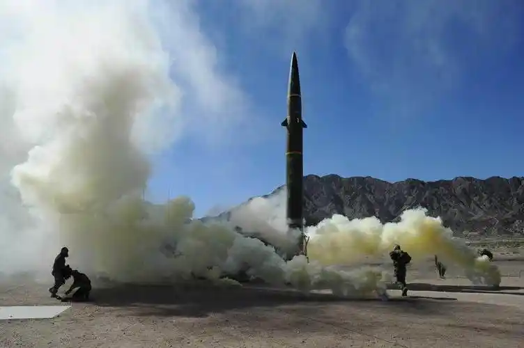 【党的十九大精神进军营】火箭军官兵用亲身经历告诉你,如何"苦"出