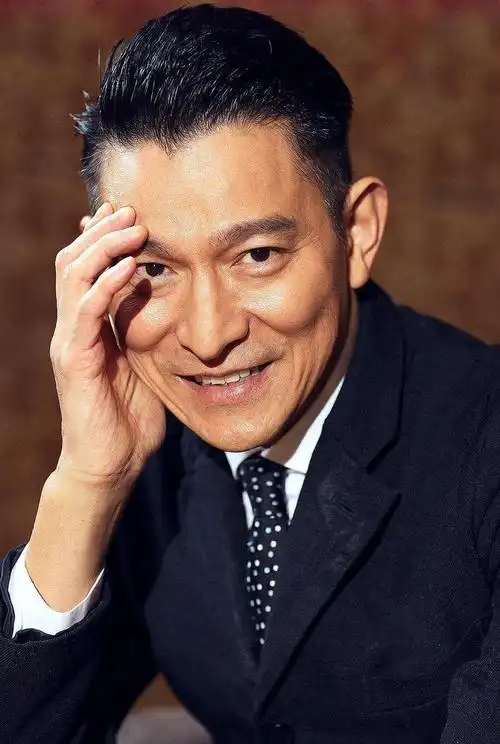 鲁豫问刘德华女儿成绩好不好刘德华说学校不考试鲁豫顿显尴尬