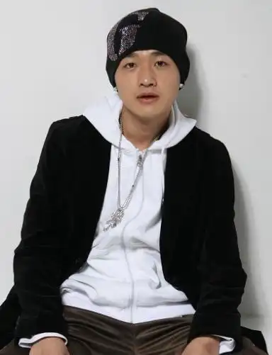 原来包贝尔是混血儿直到看见他小时候的照片才相信不是开玩笑