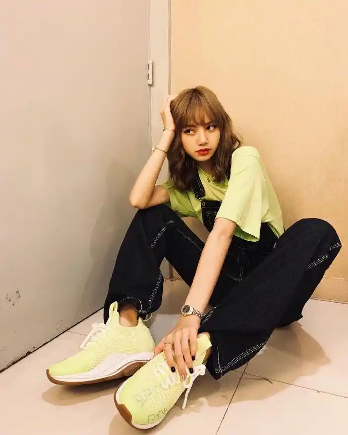 [blackpink][新闻]190607 昨日份的小卷发lisa,摇身变成小仙女!
