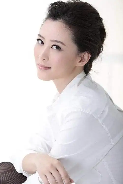 p>张静静,4月13日出生于山东省,中国内地女演员,毕业于 a target=