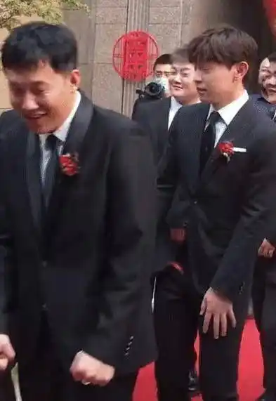 原创原创志不在石家庄的邓伦又回家当伴郎了这是第四次还有六次