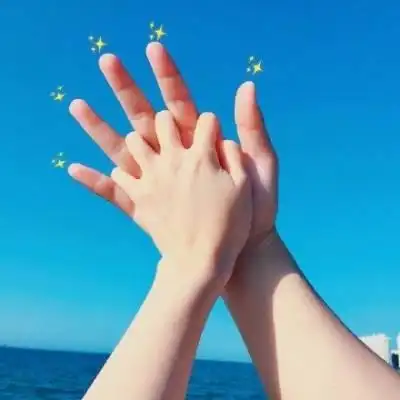 比心手势图片头像 拿心手势的女生头像只有手