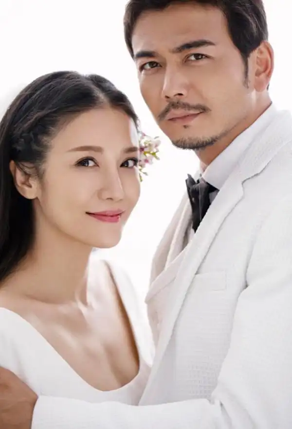 杨烁结婚照浪漫温馨海岛上谱写爱的篇章