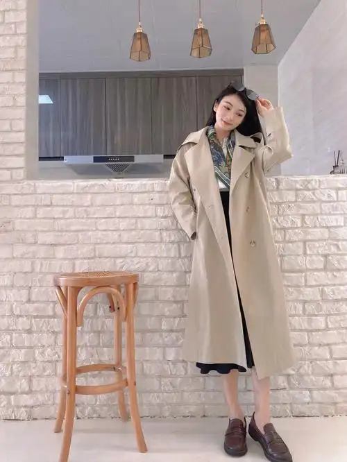 卡其色风衣初秋搭配