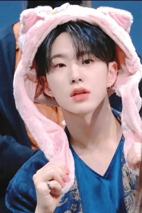 权顺荣超话91#权顺荣魅力主舞#"酷帅虎浪嘿和可爱鼠鼠随意切换的